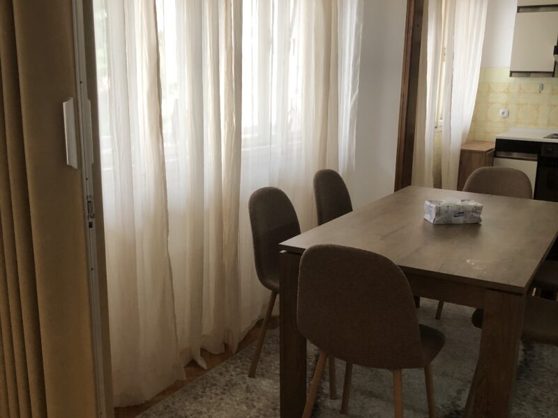 : Izdaje se komforan 2.5 stan, 110m², Prvomajska (kod Muzicke skole), sa parkingom