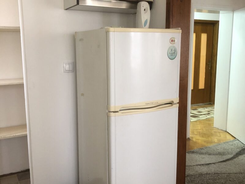 : Izdaje se komforan 2.5 stan, 110m², Prvomajska (kod Muzicke skole), sa parkingom