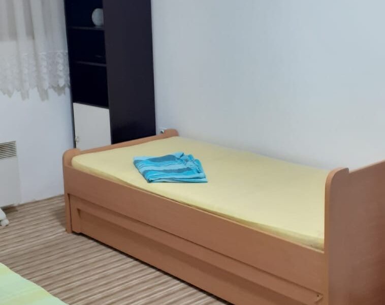 IZDAJE SE DVOSOBAN STAN U STROGOM CENTRU NIŠA