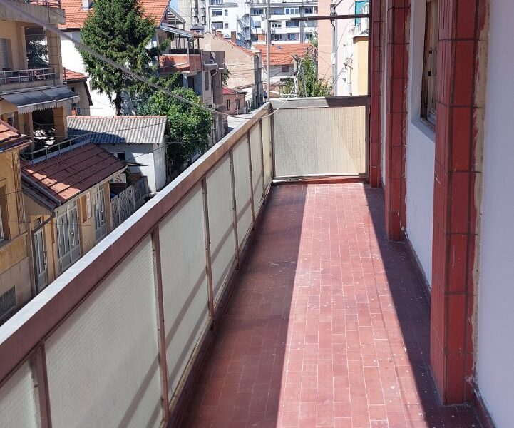 Izdaje se stan 90m2+ terase, Centar grada, preko puta Umetničke škole