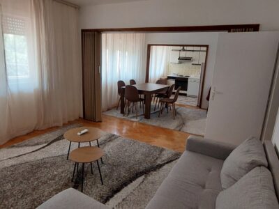 Izdaje se stan 90m2+ terase, Centar grada, preko puta Umetničke škole
