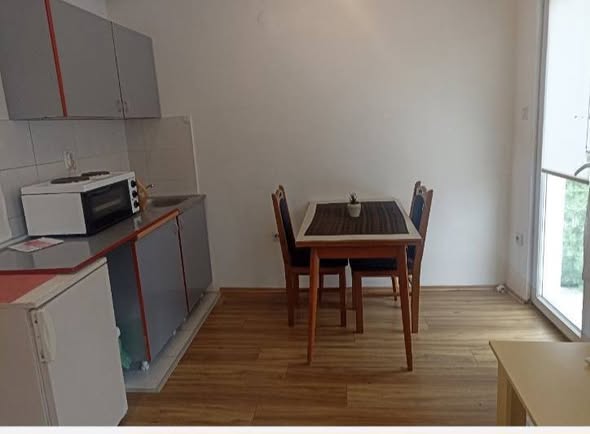 Izdajem garsonjeru na 4.spratu u Nišu