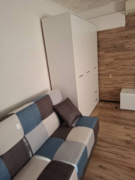 Izdajem stan iza pravnog fakulteta