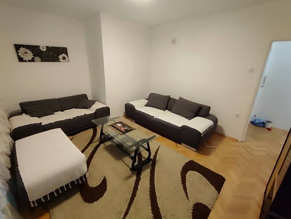 Izdajem dvosoban stan 52m2 kod vojne bolnice