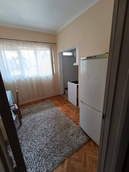 Izdajem dvosoban stan kod starog gorblja
