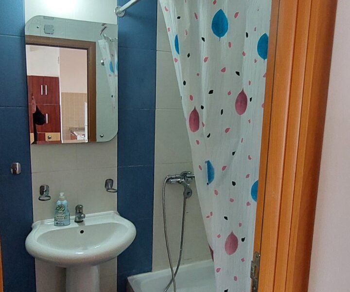Prodajem odmah useljiv stan 38m2, salonskog tipa, Centar-kej