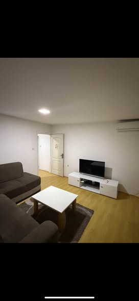 Izdajem stan u centru Niša