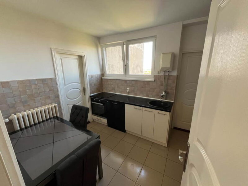NA PRODAJU – MODERNO OPREMLJEN STAN 73 m² + terasa, BAGLJAŠ – ZRENJANIN