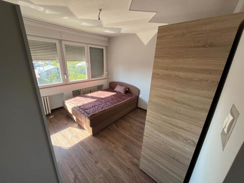 NA PRODAJU – MODERNO OPREMLJEN STAN 73 m² + terasa, BAGLJAŠ – ZRENJANIN